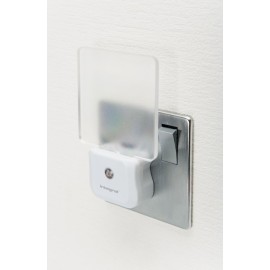 Night Light UK Plug in White 3-Pin Plug Auto On and Off Sensor 0.6W 7lm Cool White Edge-Lit Integral LED ILNL-CL-UK